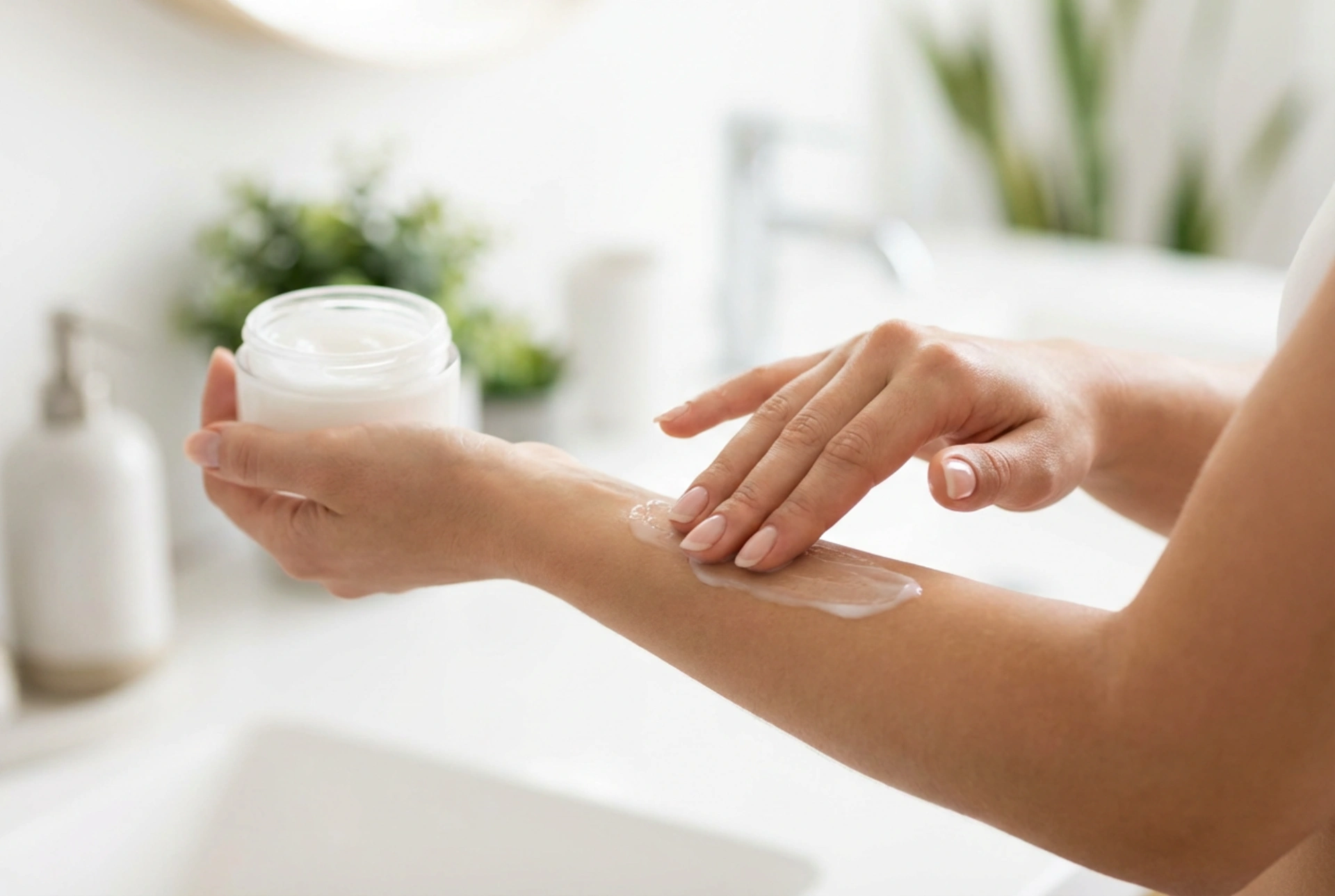 Reaplicación del SPF y cuidado de la piel: crema hidratante con filtro sin errores