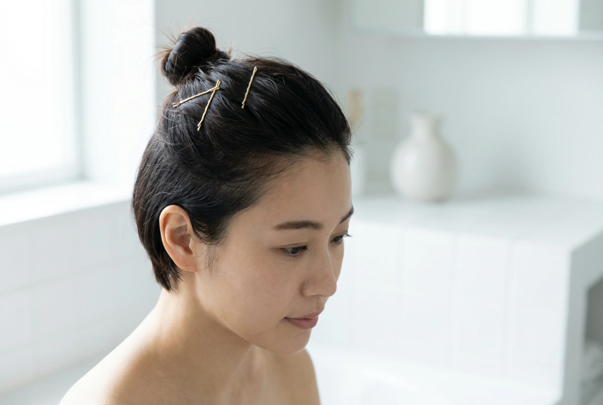 Peinados para cabello corto: horquillas, mini moños y recogidos ingeniosos