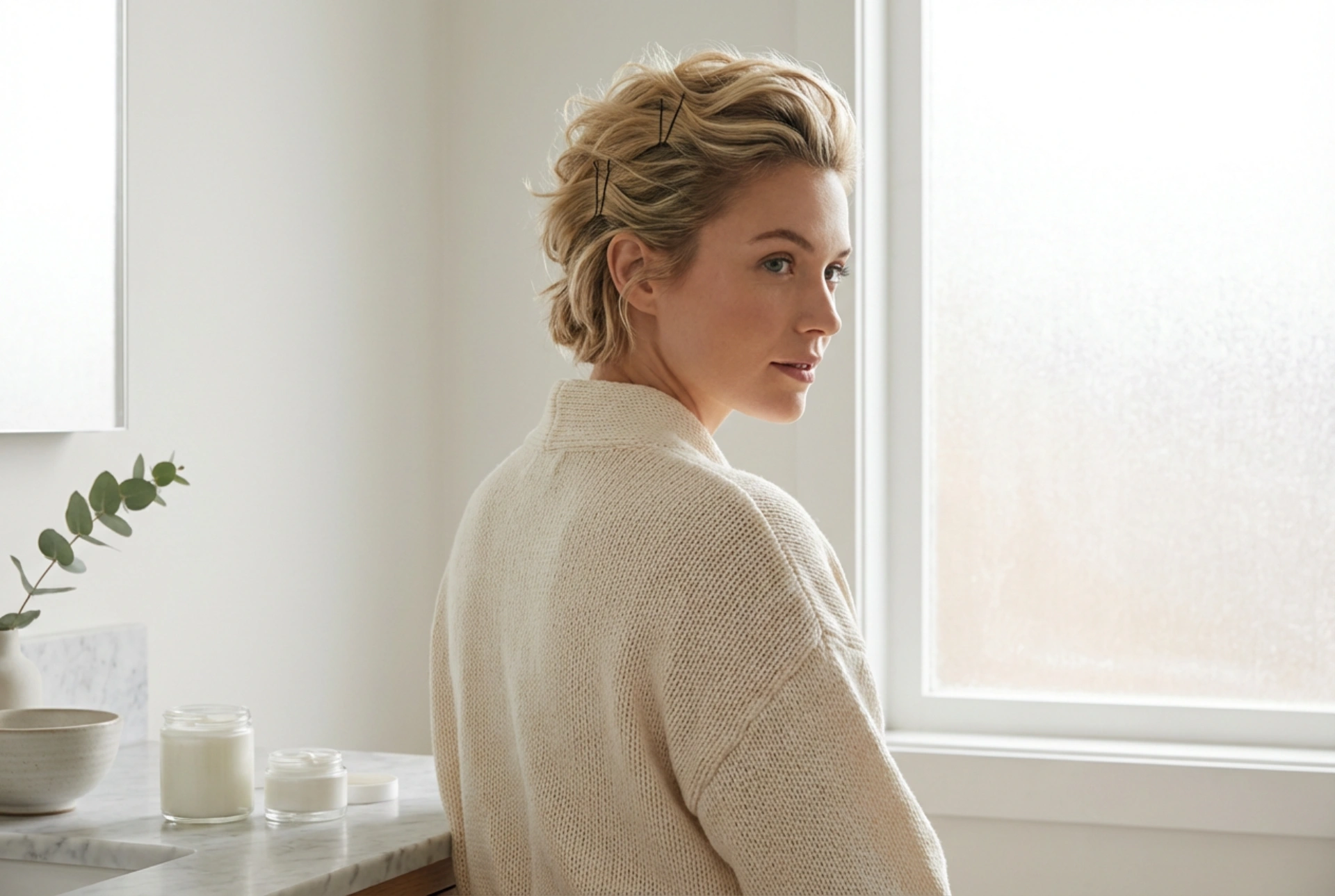 Peinados para pelo corto: recogidos rápidos y textura sin rizador