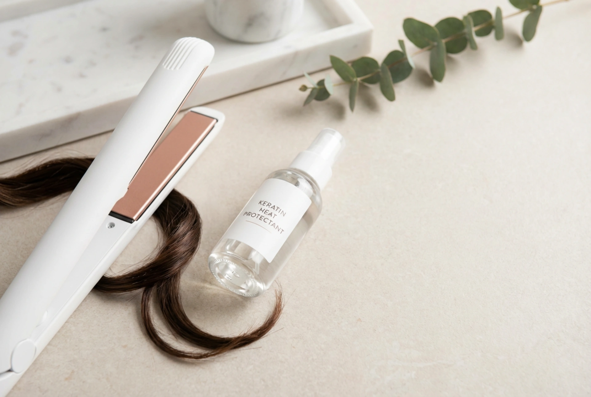 Plancha de pelo con ionizador y queratina: cómo elegir los ajustes y proteger el cabello
