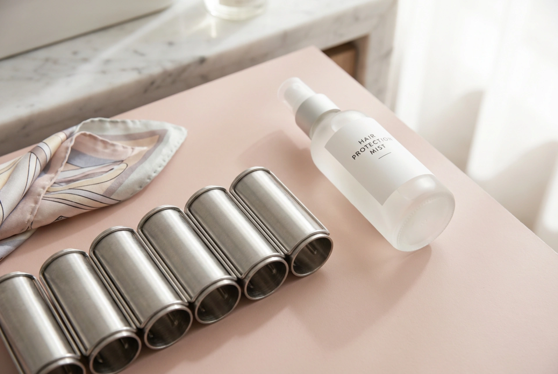 Rulos metálicos para el cabello: cuándo usarlos y cómo proteger tus mechones