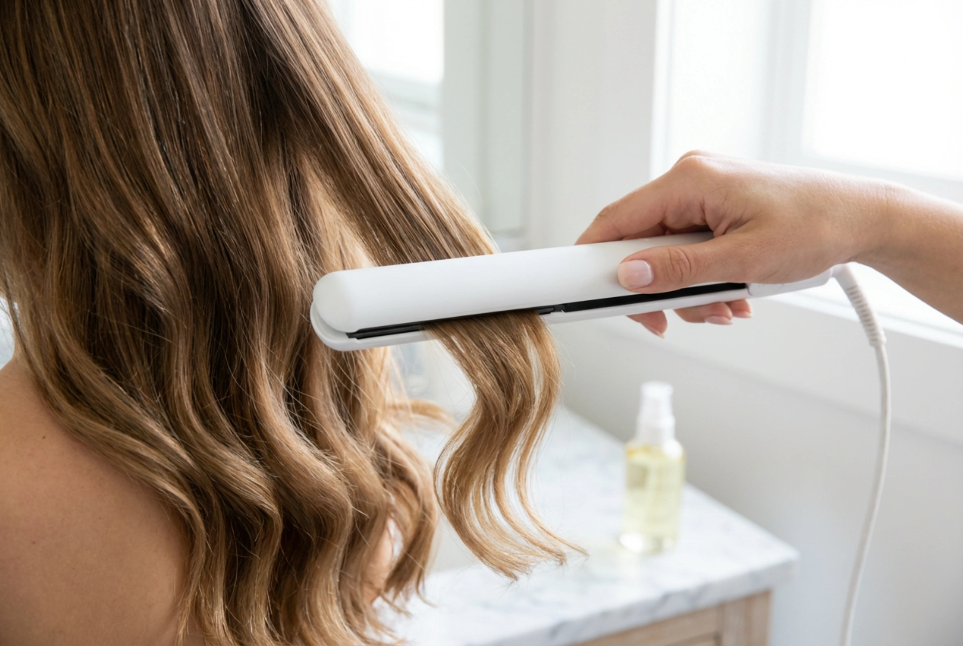 Cómo ondular el pelo con plancha: rápido, sin marcas y con brillo