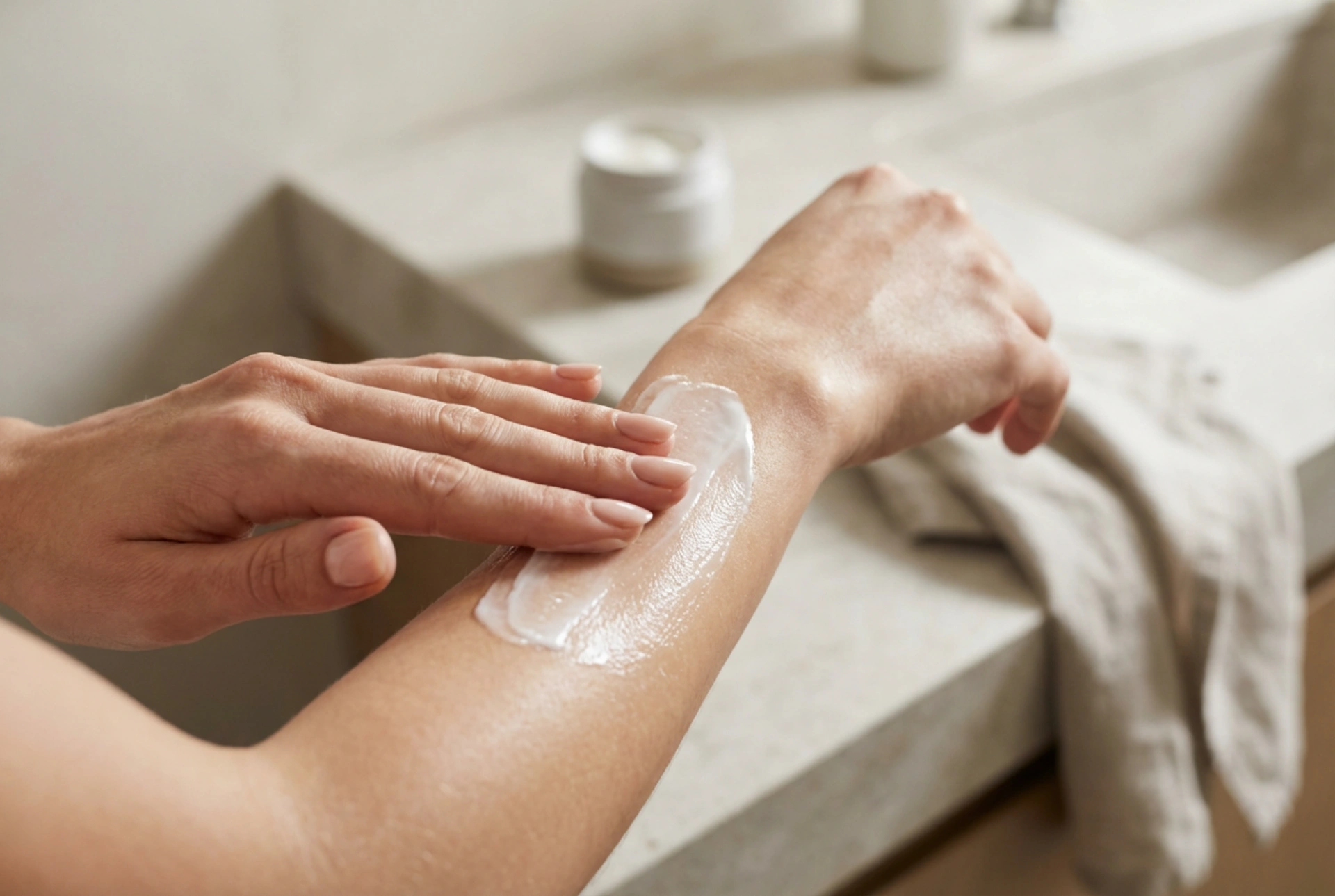 Crema corporal con urea: cómo usarla en piel áspera