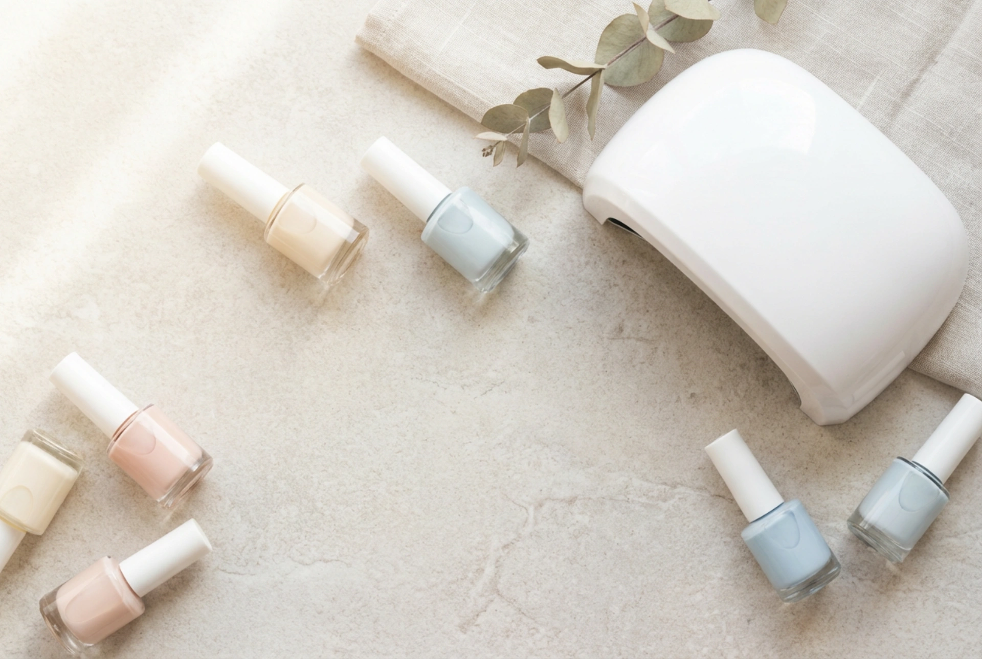 Esmaltes de uñas de gel: en qué se diferencian y cómo curarlos correctamente