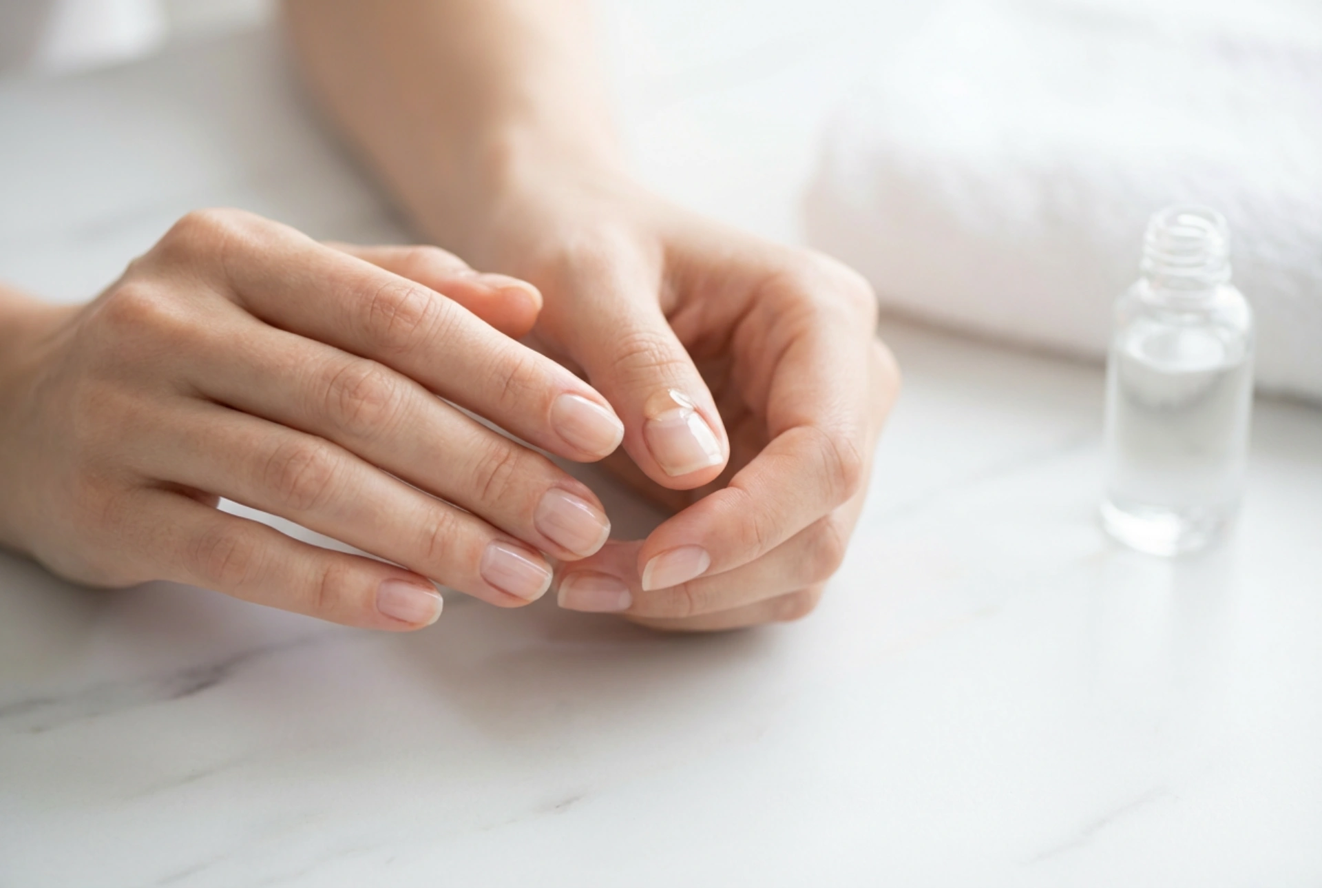 Aceite para cutículas en el cuidado de la manicura: cómo y cuándo usarlo