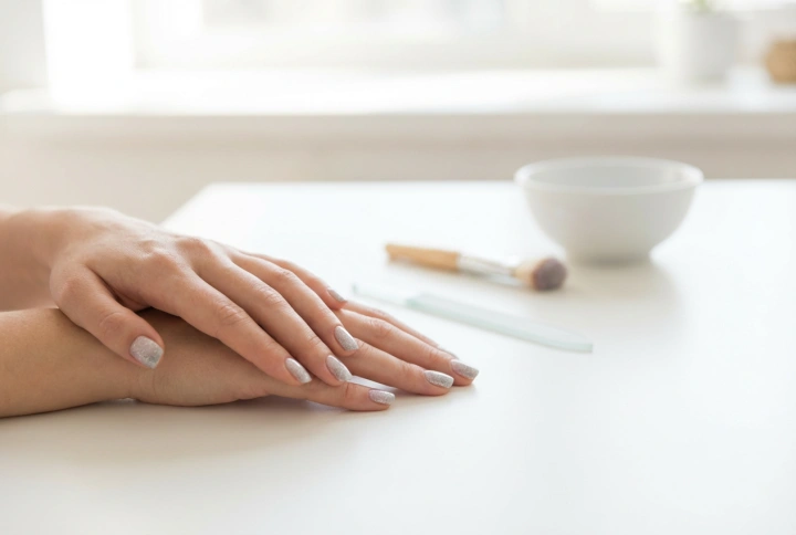 Uñas con Purpurina Sin Desorden: Aplicación, Degradado y Eliminación