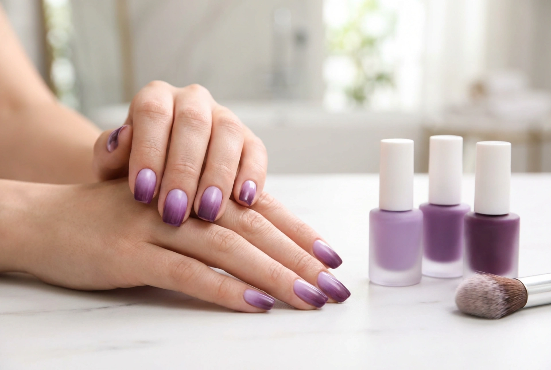 Uñas ombre violetas paso a paso: cómo mezclar los tonos