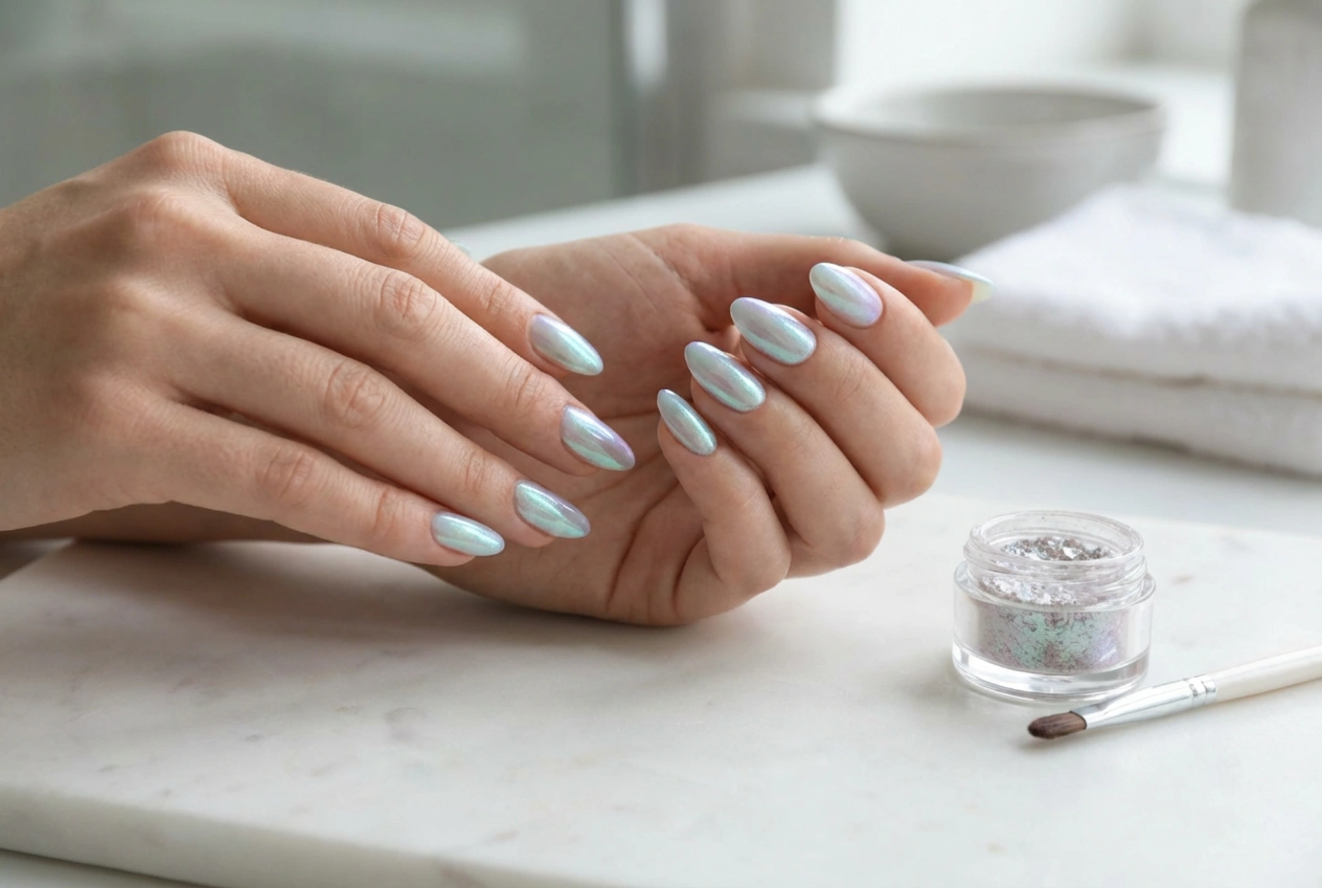 Efecto sirena: polvo en esmalte semipermanente paso a paso