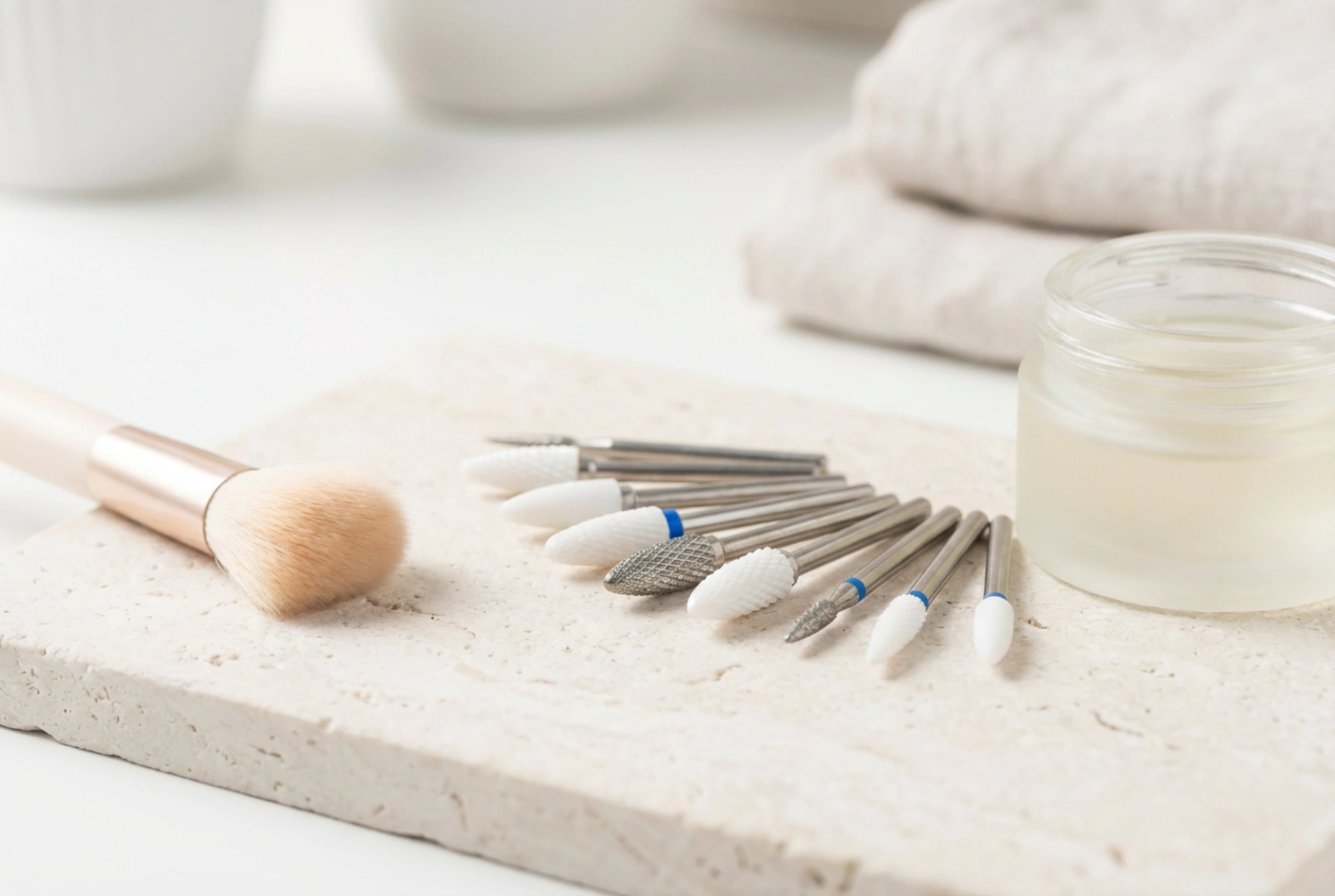 Fresas para torno de uñas: tipos, usos y cómo limpiarlas correctamente
