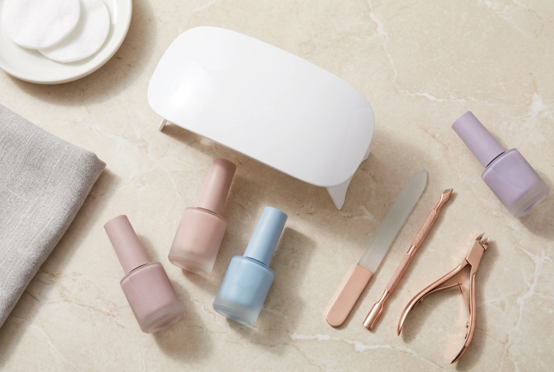 Lámparas UV para uñas: tipos, potencias y cómo evitar un curado incompleto