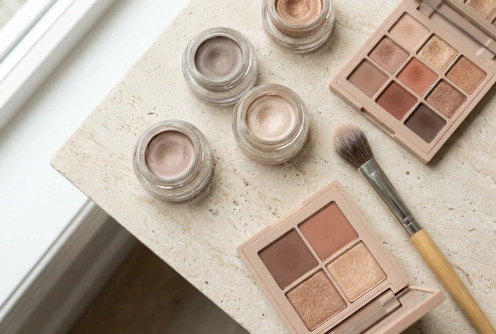 Sombras de ojos en crema: cómo aplicarlas y combinarlas con las de polvo