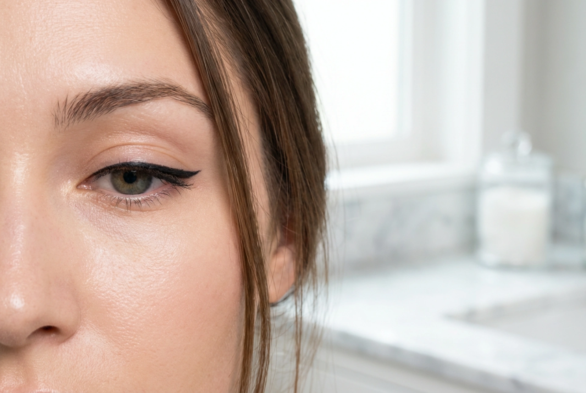 Párpado caído: técnicas de delineado para realzar la mirada