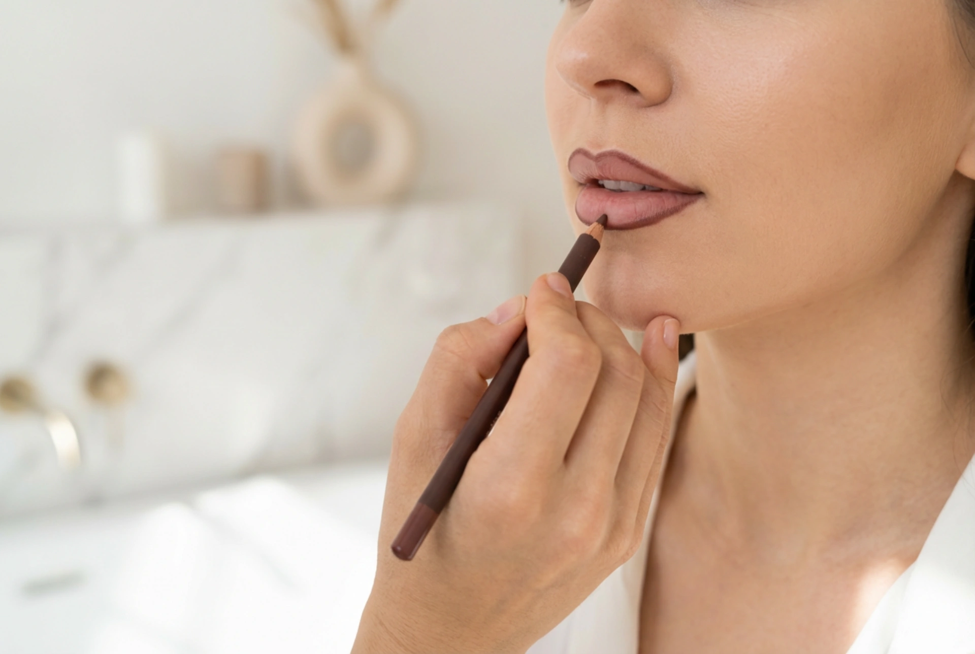 Delineador de labios marrón: cómo moldear y lograr un sombreado suave