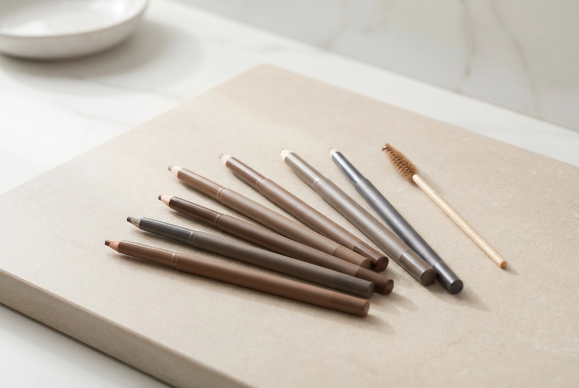 Lápices de cejas: cómo elegir la dureza y el tono, y cómo dibujar