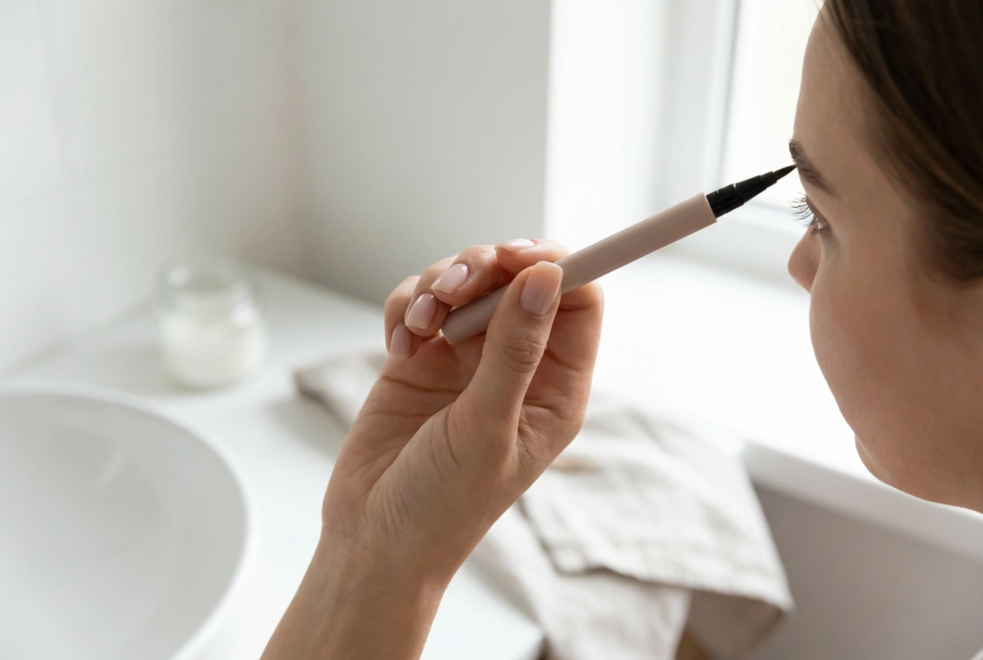Henna para cejas en rotulador: coloración precisa en casa